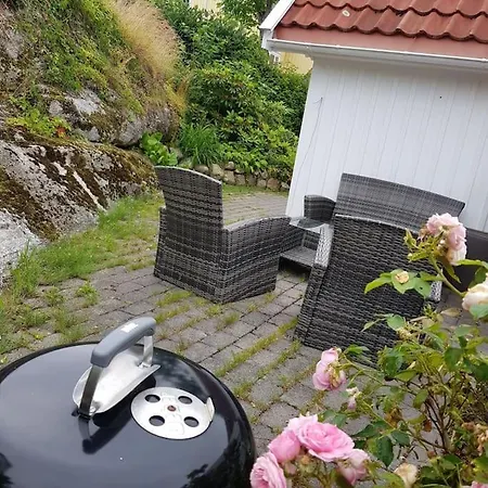 Lys Og Lettstelt Leilighet Med Utsikt Over Byen Lejlighed