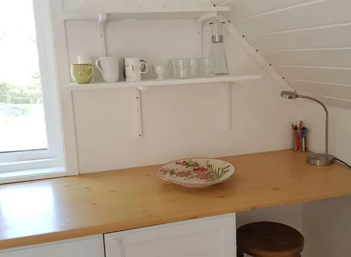 Lys Og Lettstelt Leilighet Med Utsikt Over Byen 公寓 *
